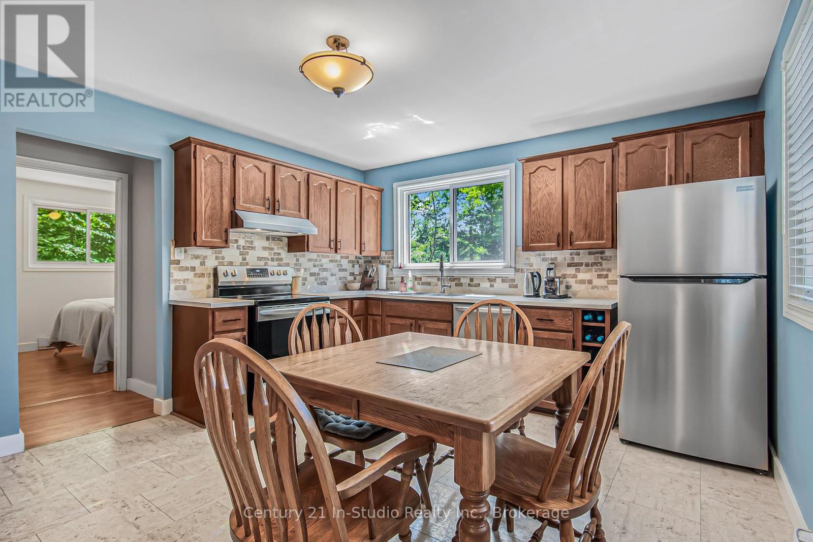 25 Emerson Avenue, South Bruce Peninsula, Ontario  N0H 2G0 - Photo 17 - X12305891