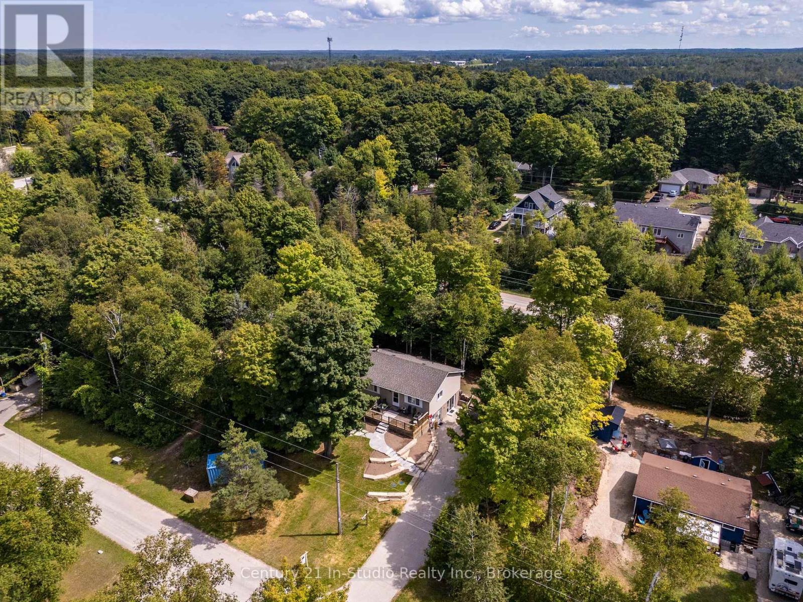 25 Emerson Avenue, South Bruce Peninsula, Ontario  N0H 2G0 - Photo 6 - X12305891