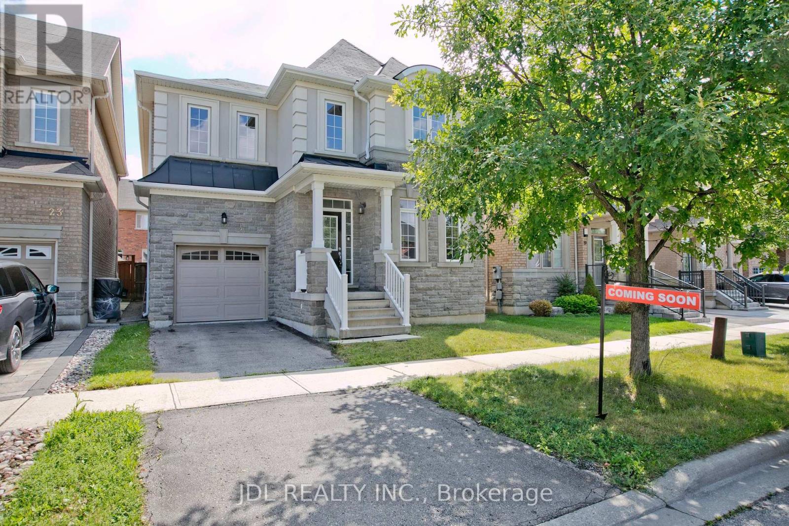 Property at 21 WOZNIAK CRESCENT image 2