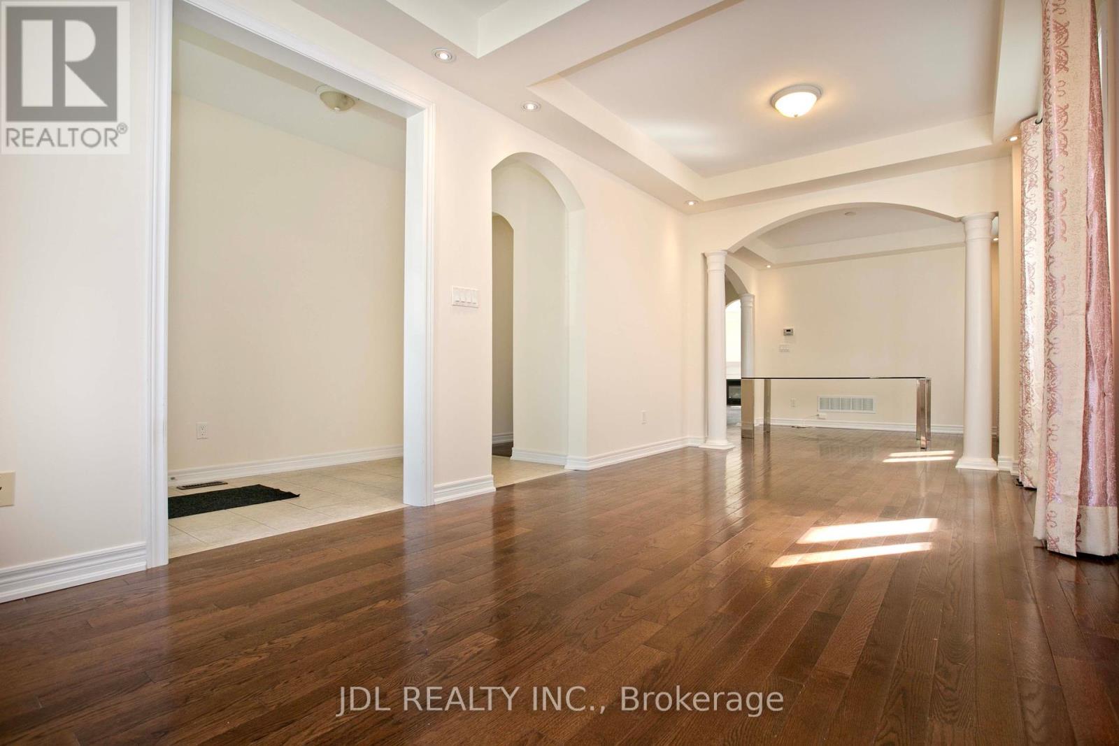 Property at 21 WOZNIAK CRESCENT image 3