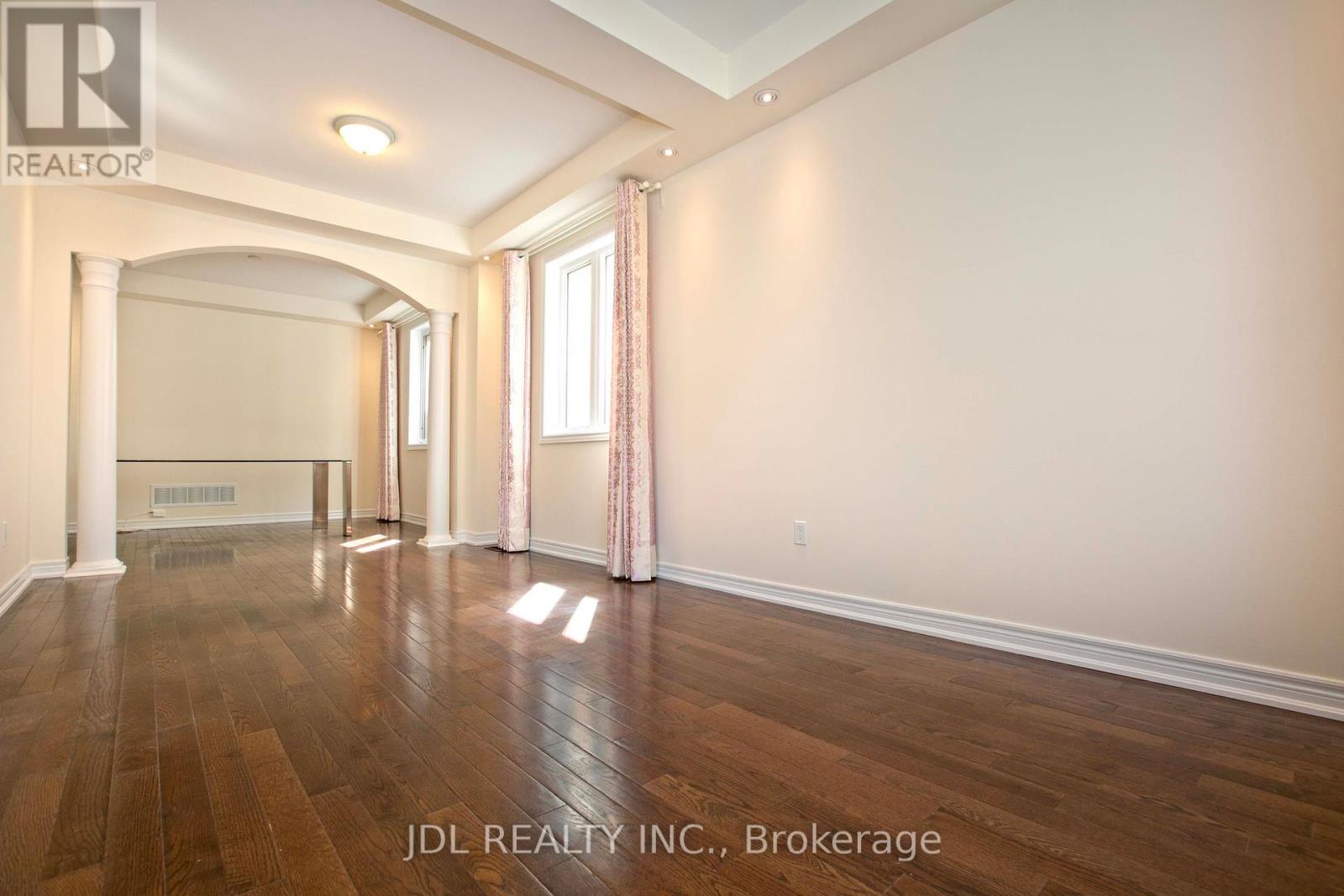 Property at 21 WOZNIAK CRESCENT image 4