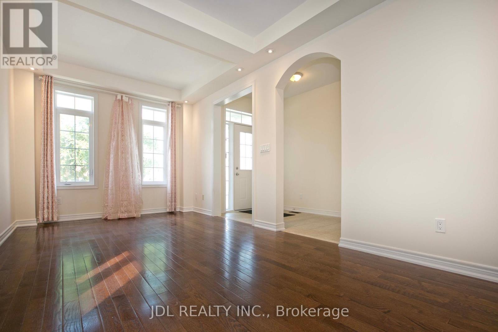 Property at 21 WOZNIAK CRESCENT image 5
