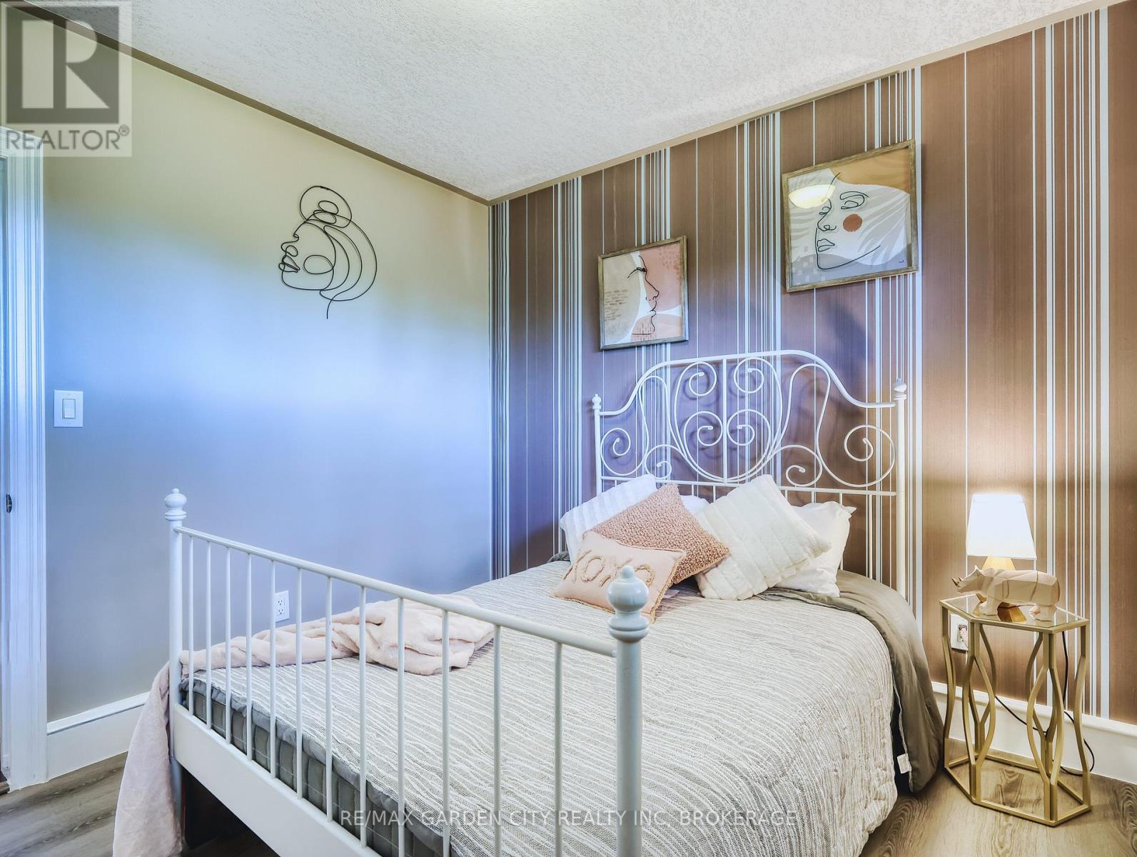 28 Marsdale Drive, St. Catharines, Ontario  L2T 3S3 - Photo 17 - X12315127