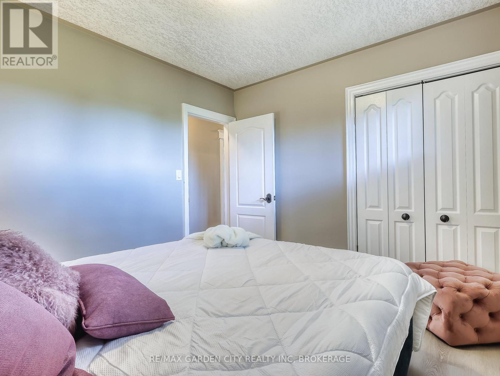 28 Marsdale Drive, St. Catharines, Ontario  L2T 3S3 - Photo 21 - X12315127