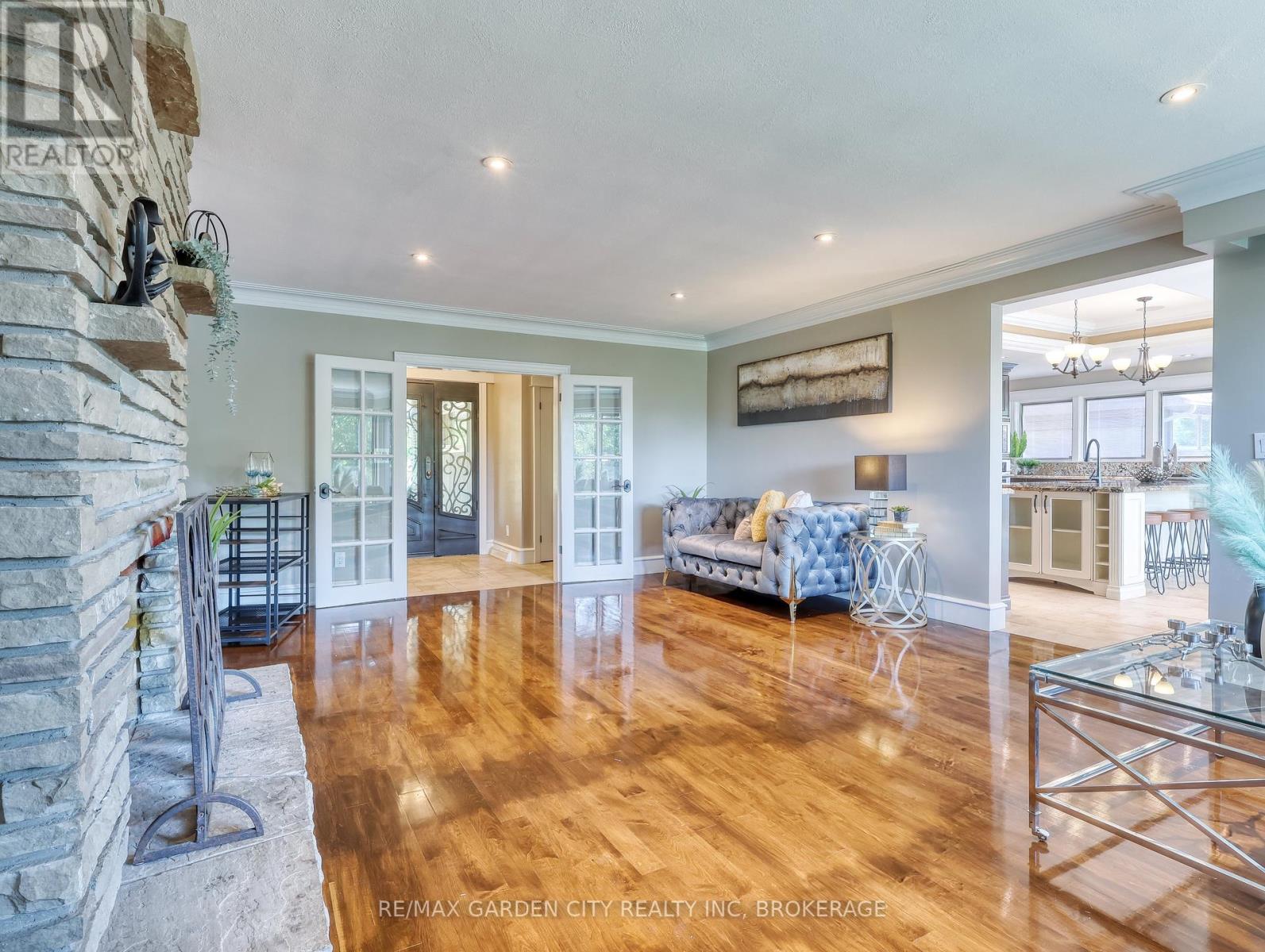 28 Marsdale Drive, St. Catharines, Ontario  L2T 3S3 - Photo 7 - X12315127