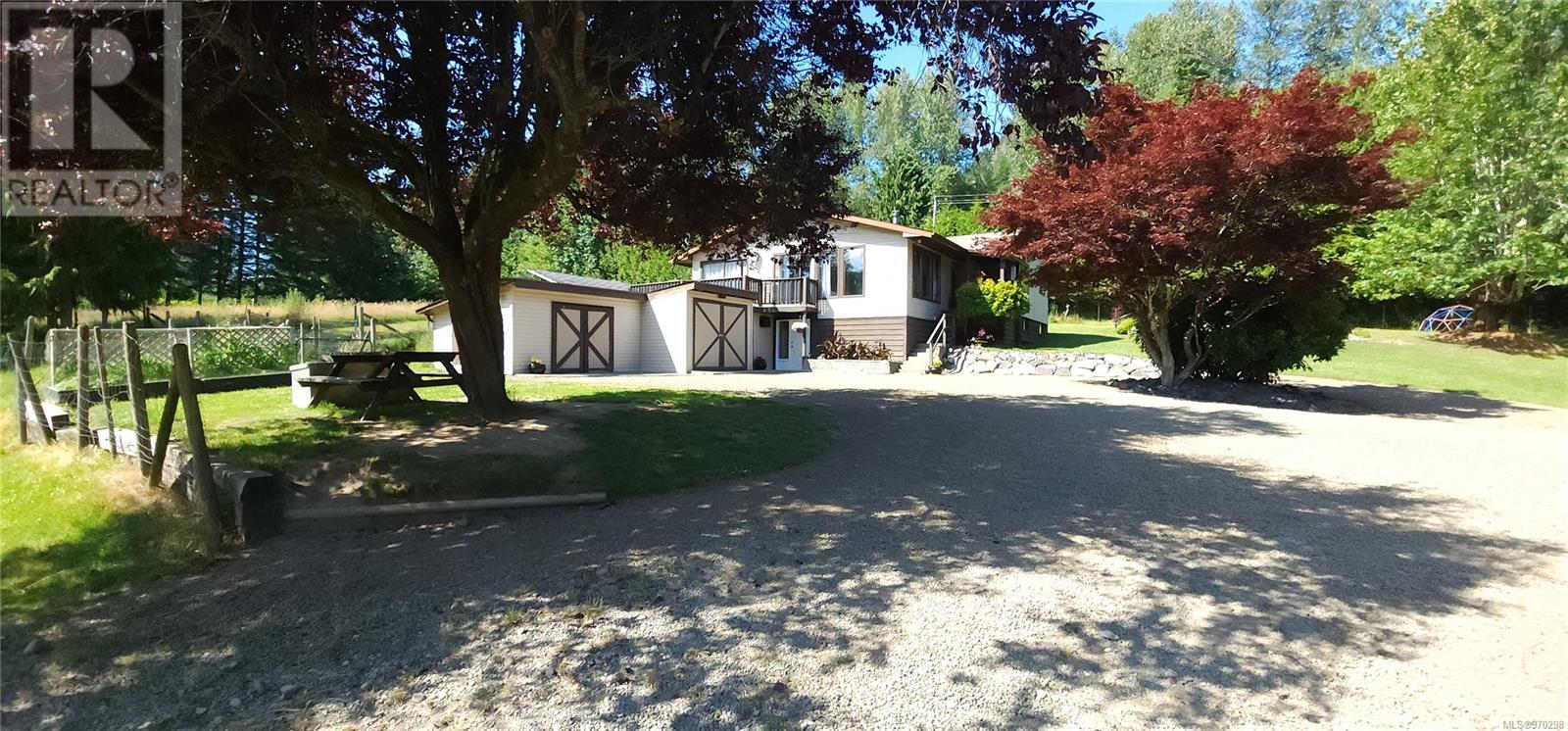 973 Island Hwy, Sayward, British Columbia  V0P 1R0 - Photo 3 - 970298