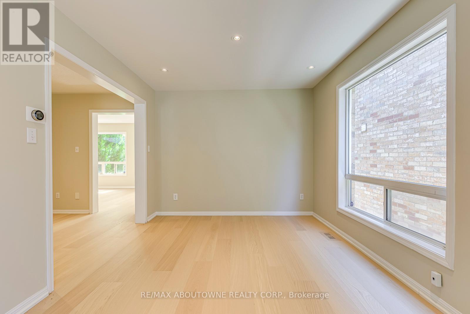 3037 Abernathy Way, Oakville, Ontario  L6M 5C1 - Photo 10 - W12315051