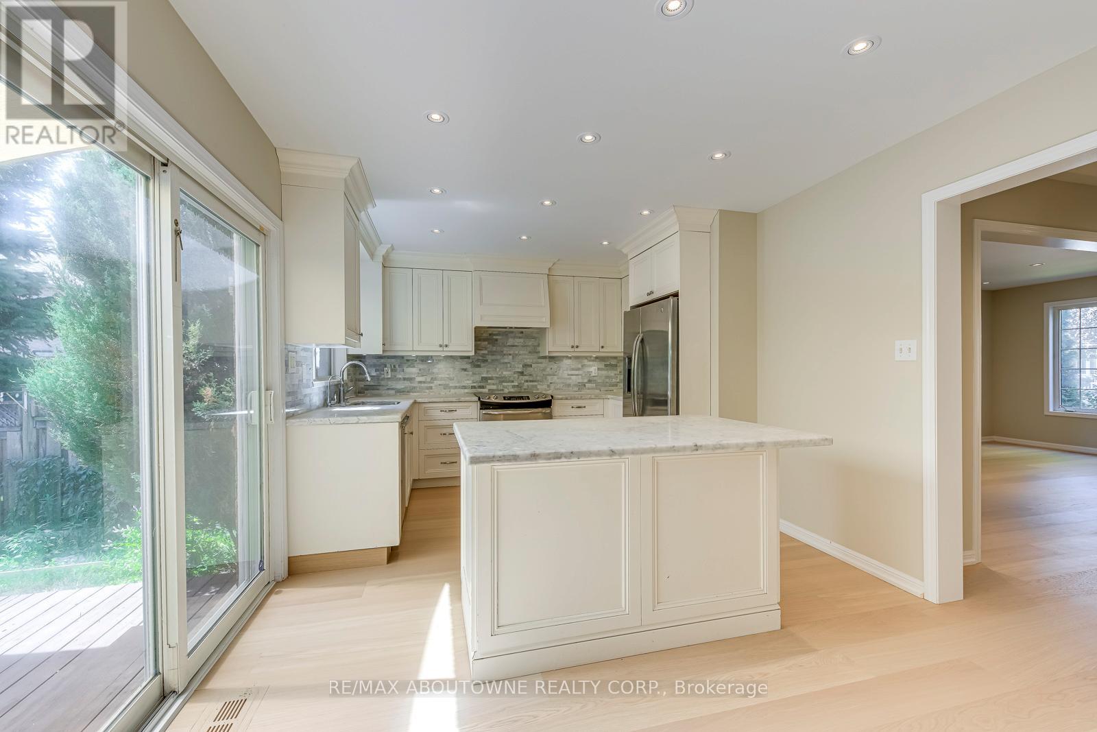 3037 Abernathy Way, Oakville, Ontario  L6M 5C1 - Photo 14 - W12315051