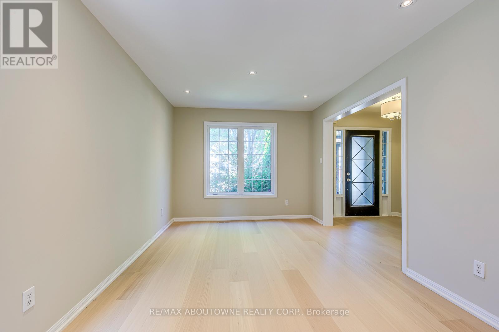 3037 Abernathy Way, Oakville, Ontario  L6M 5C1 - Photo 9 - W12315051
