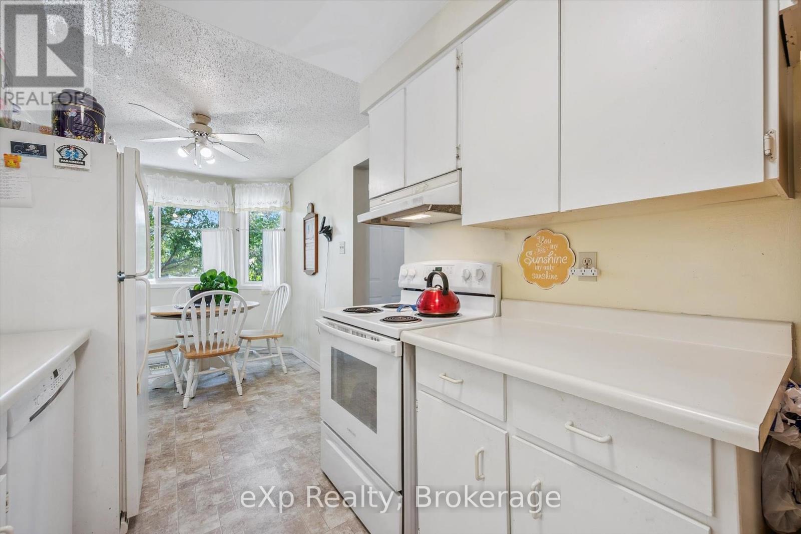 30 - 40 Silvercreek Parkway N, Guelph, Ontario  N1H 7X5 - Photo 9 - X12315163