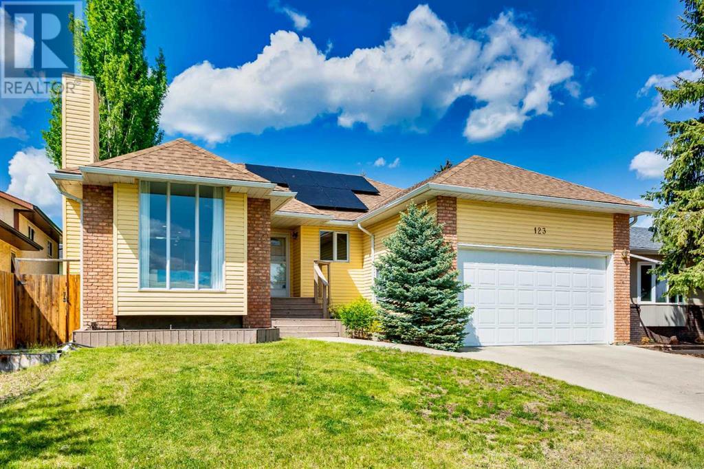 Property at 123 Woodbend Way image 3
