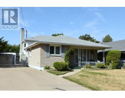 33 DUBARRY BOULEVARD, Hamilton, Ontario