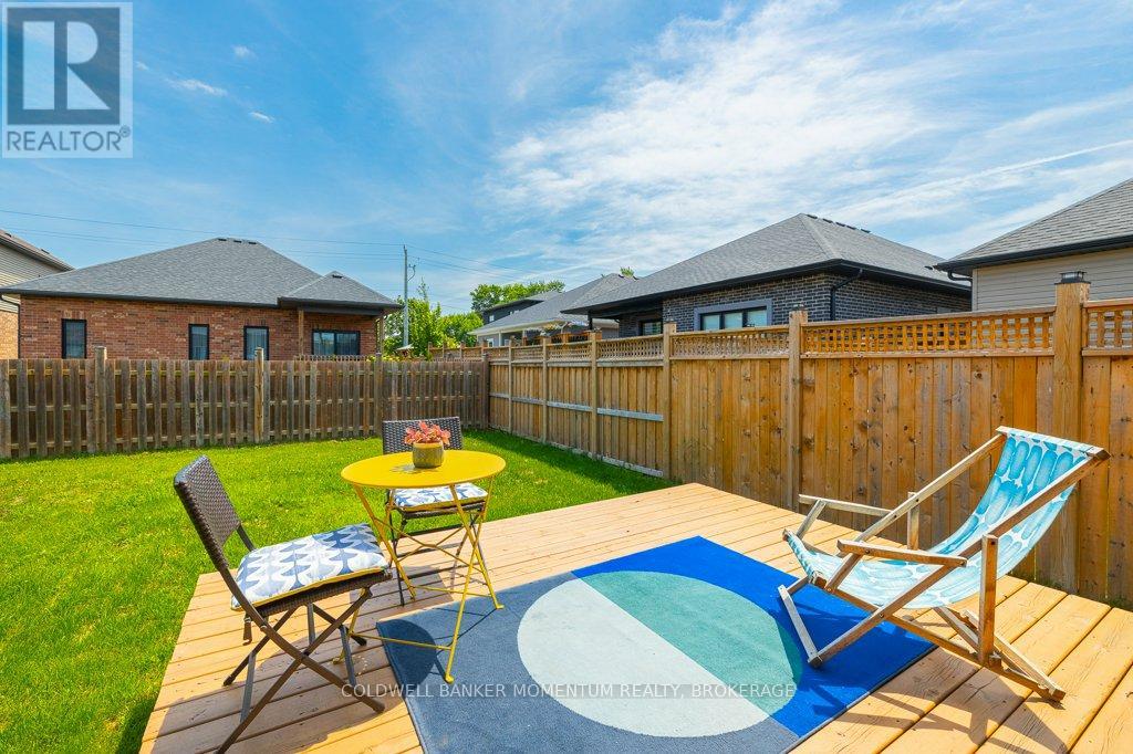 377 Willowbrook Drive, Welland, Ontario  L3C 0G4 - Photo 40 - X12315295