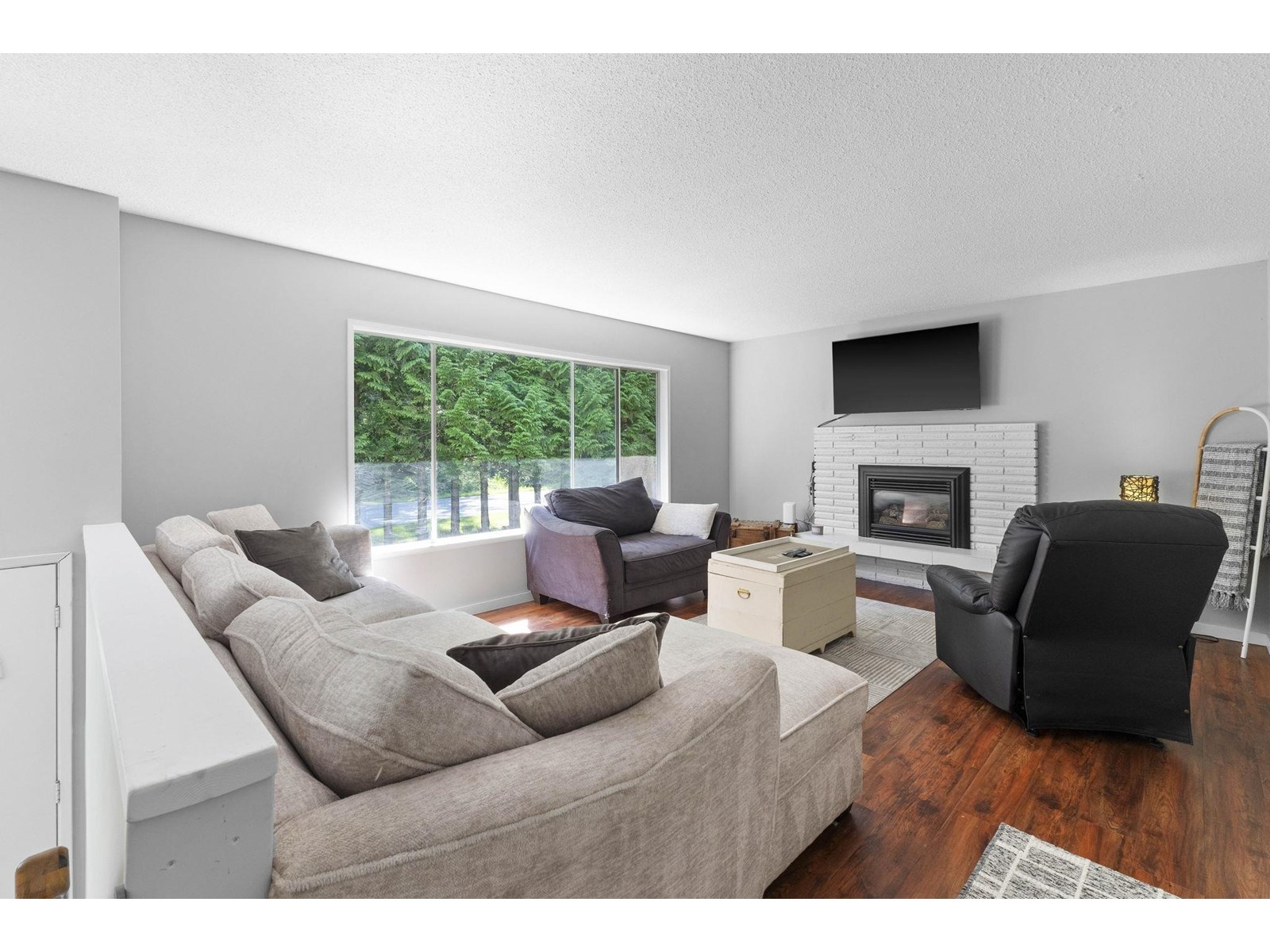 Property at 29615 CAMELOT AVENUE image 4