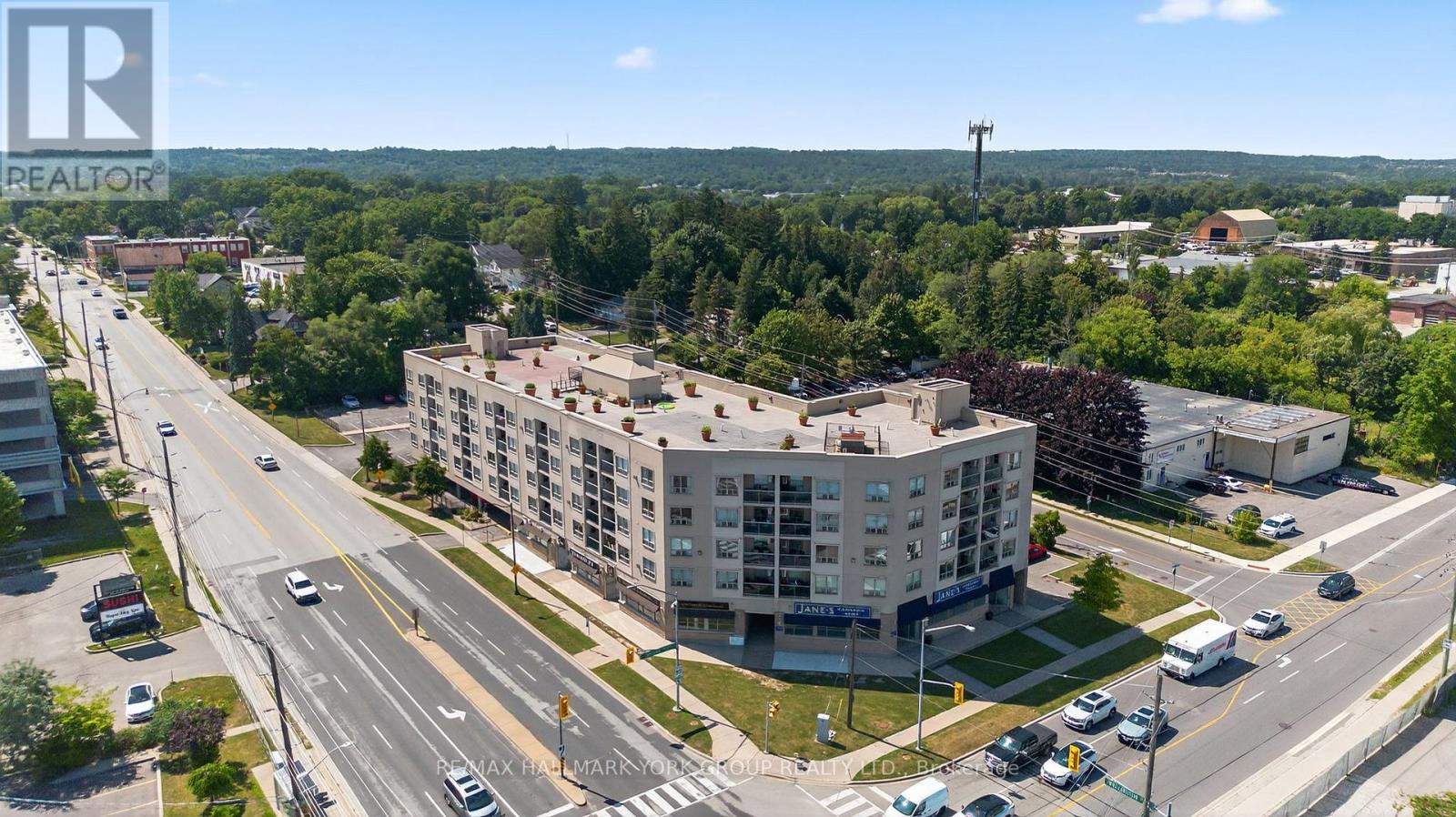 210 - 160 Wellington Street E, Aurora (Aurora Village), Ontario  L4G 1J3 - Photo 2 - N12315207