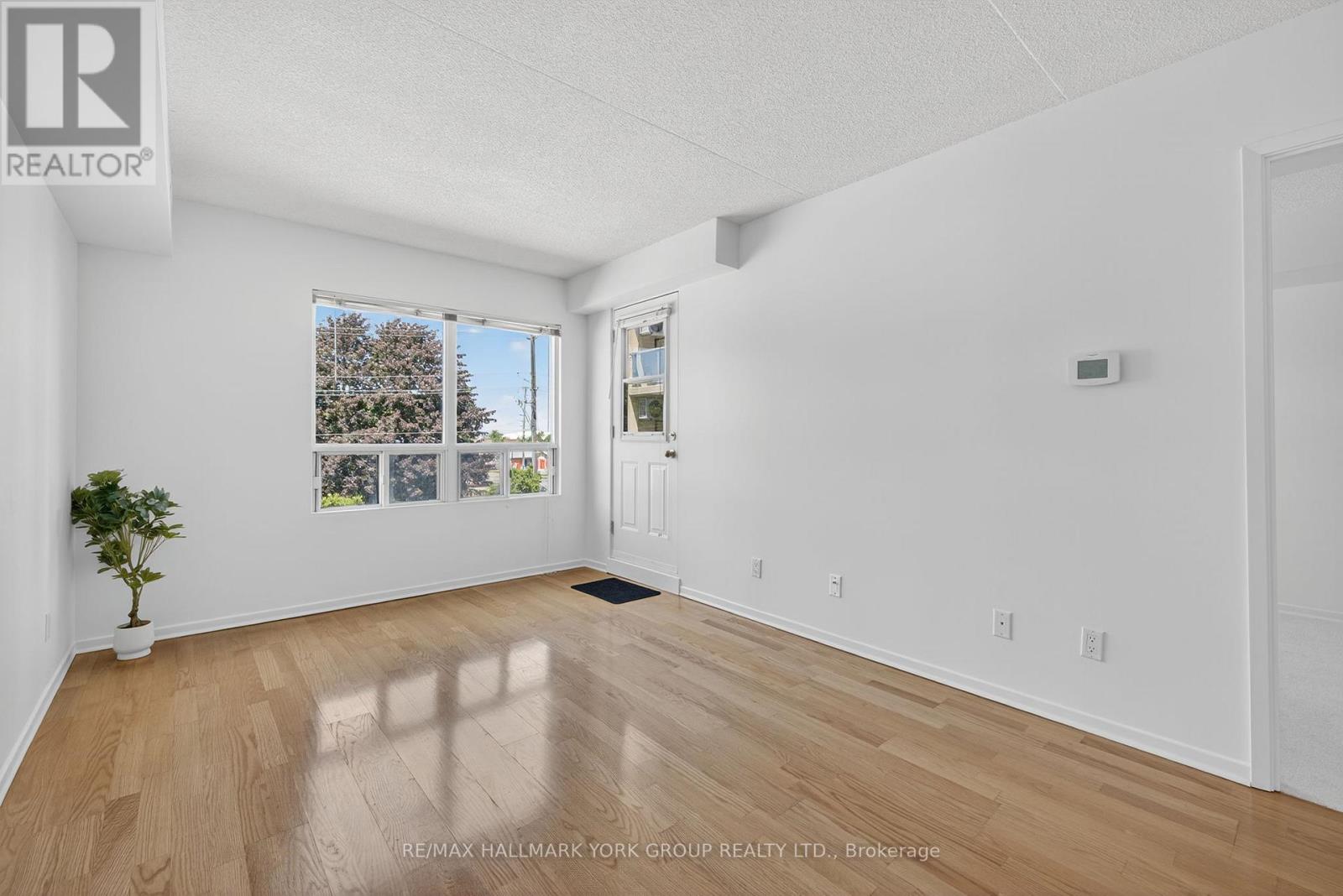 210 - 160 Wellington Street E, Aurora (Aurora Village), Ontario  L4G 1J3 - Photo 20 - N12315207