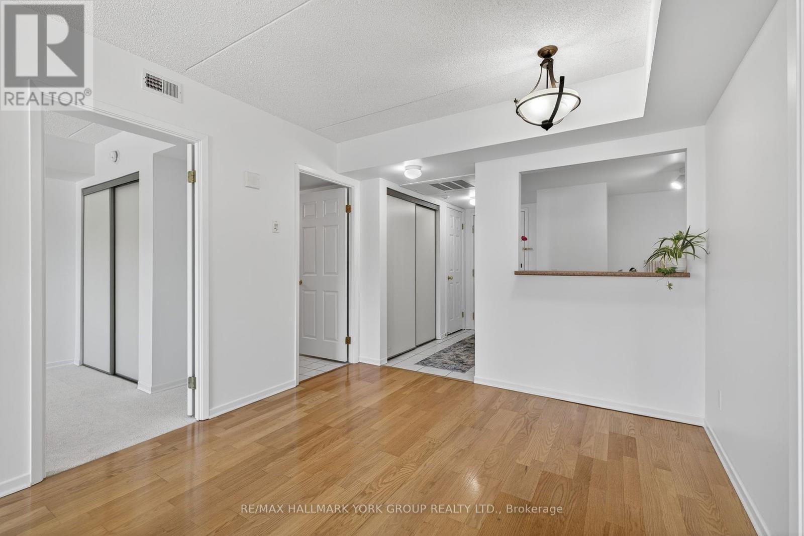 210 - 160 Wellington Street E, Aurora (Aurora Village), Ontario  L4G 1J3 - Photo 21 - N12315207