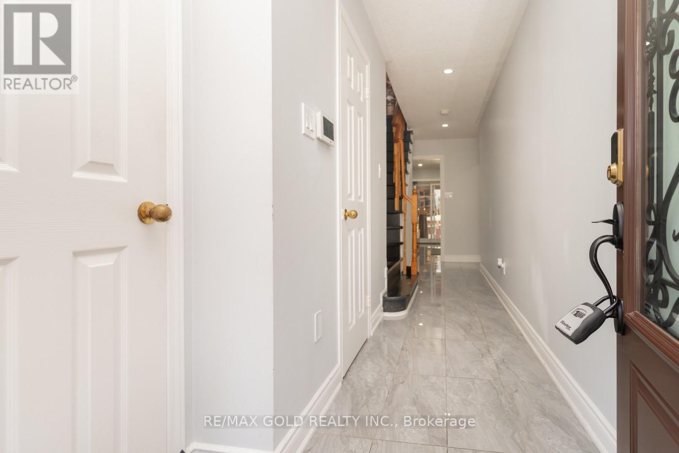 Property at 135 MORNINGMIST STREET image 5