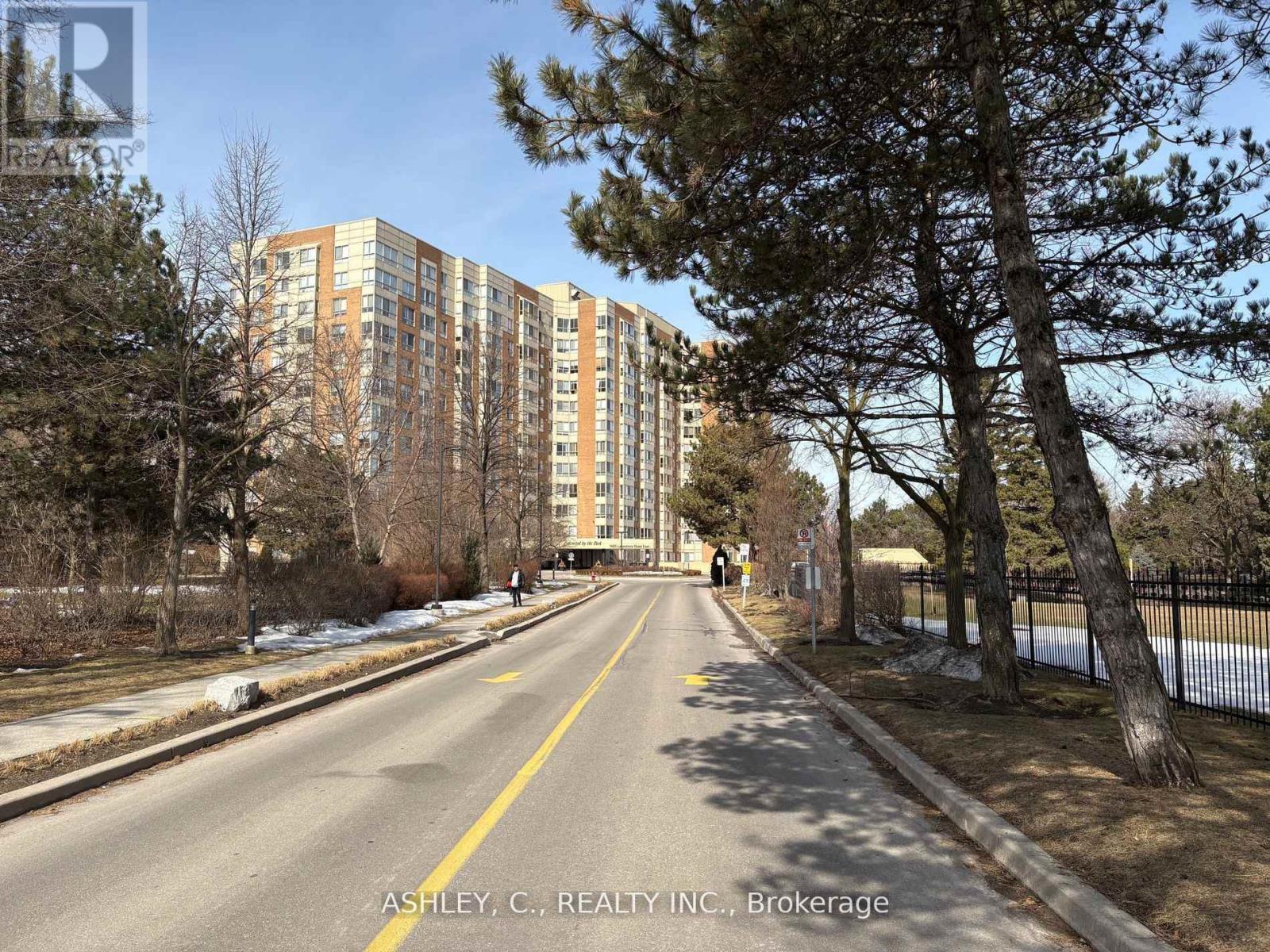 216 - 1485 Lakeshore Road E, Mississauga, Ontario  L5E 3G2 - Photo 2 - W12315166