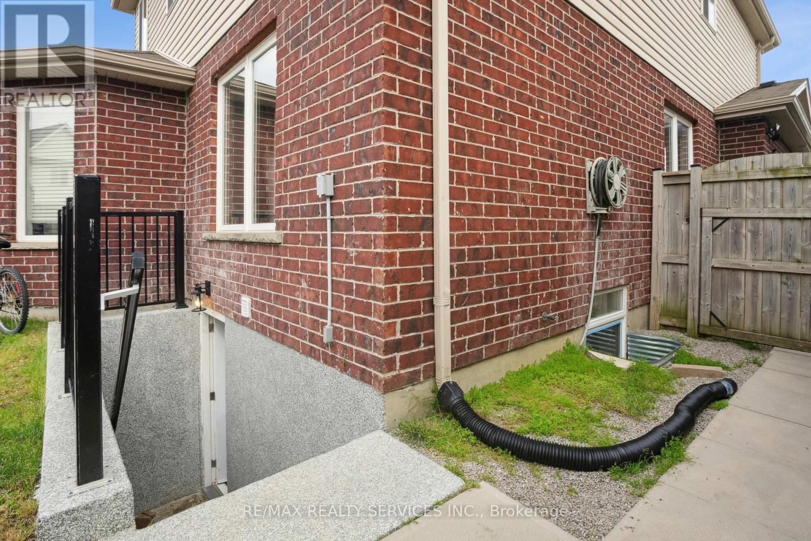 1182 Silverfox Drive, London North, Ontario  N6G 0C8 - Photo 28 - X12315173