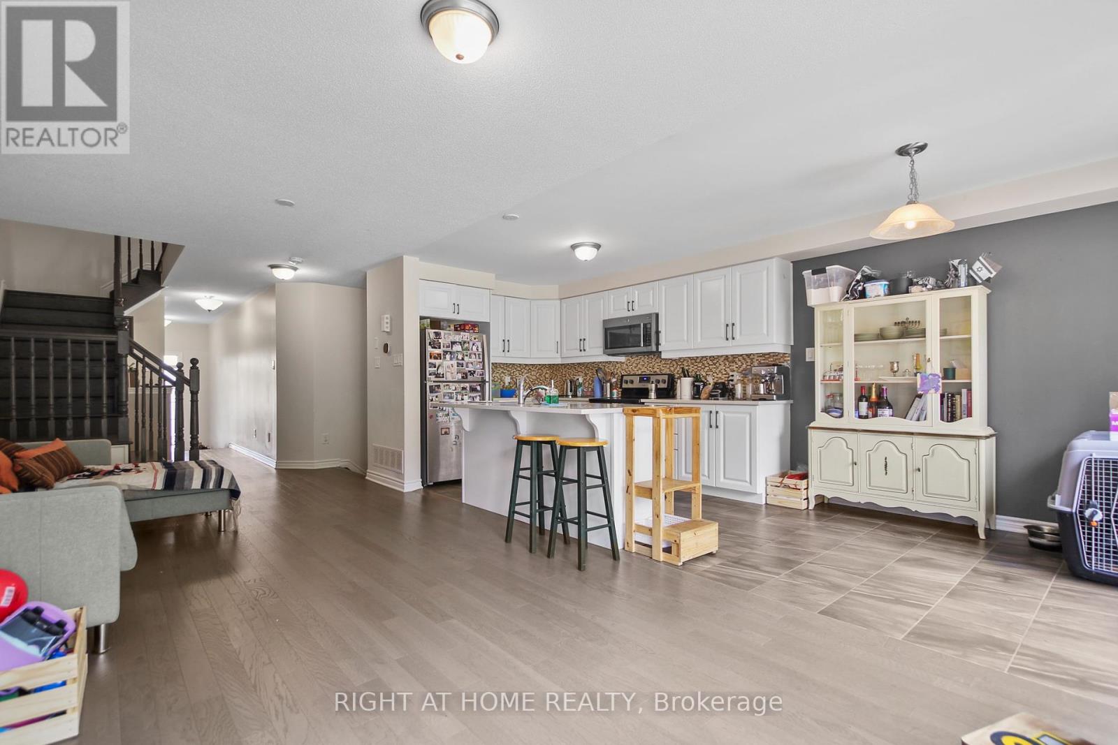 209 Hartsmere Drive, Ottawa, Ontario  K2S 0X8 - Photo 11 - X12315412