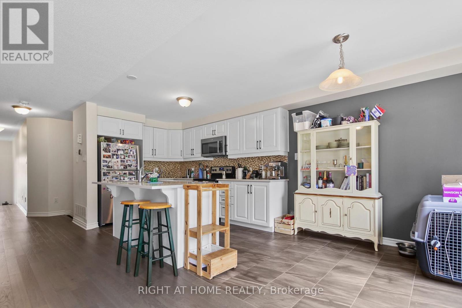 209 Hartsmere Drive, Ottawa, Ontario  K2S 0X8 - Photo 18 - X12315412