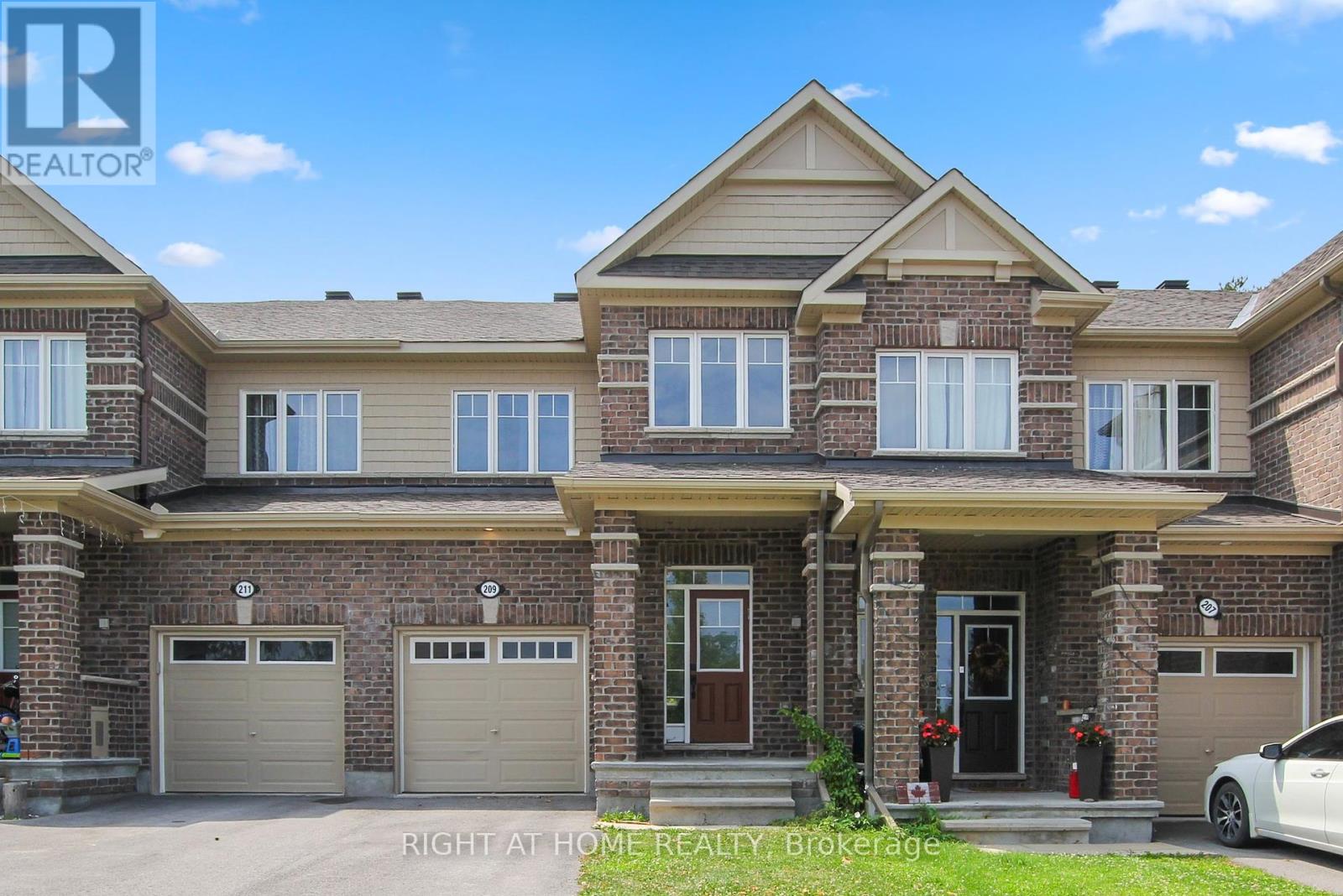 209 Hartsmere Drive, Ottawa, Ontario  K2S 0X8 - Photo 2 - X12315412