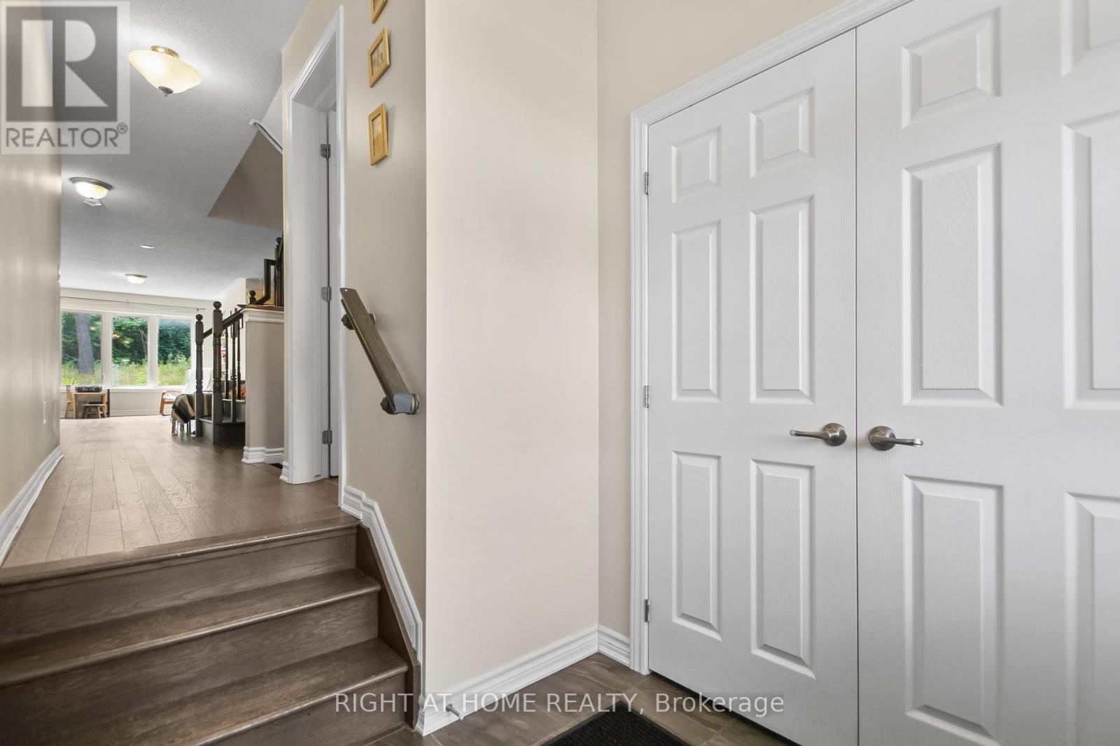 209 Hartsmere Drive, Ottawa, Ontario  K2S 0X8 - Photo 4 - X12315412