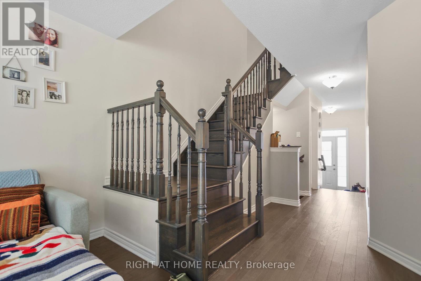 209 Hartsmere Drive, Ottawa, Ontario  K2S 0X8 - Photo 8 - X12315412