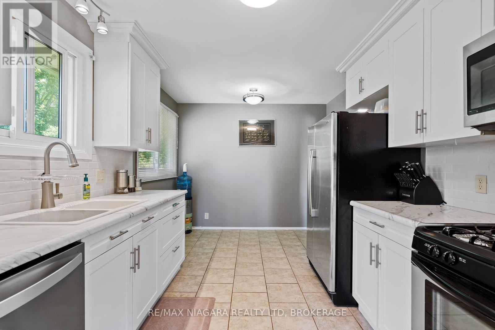 10960 Lakeshore Road, Wainfleet (Lakeshore), Ontario  L3K 5V4 - Photo 10 - X12315392
