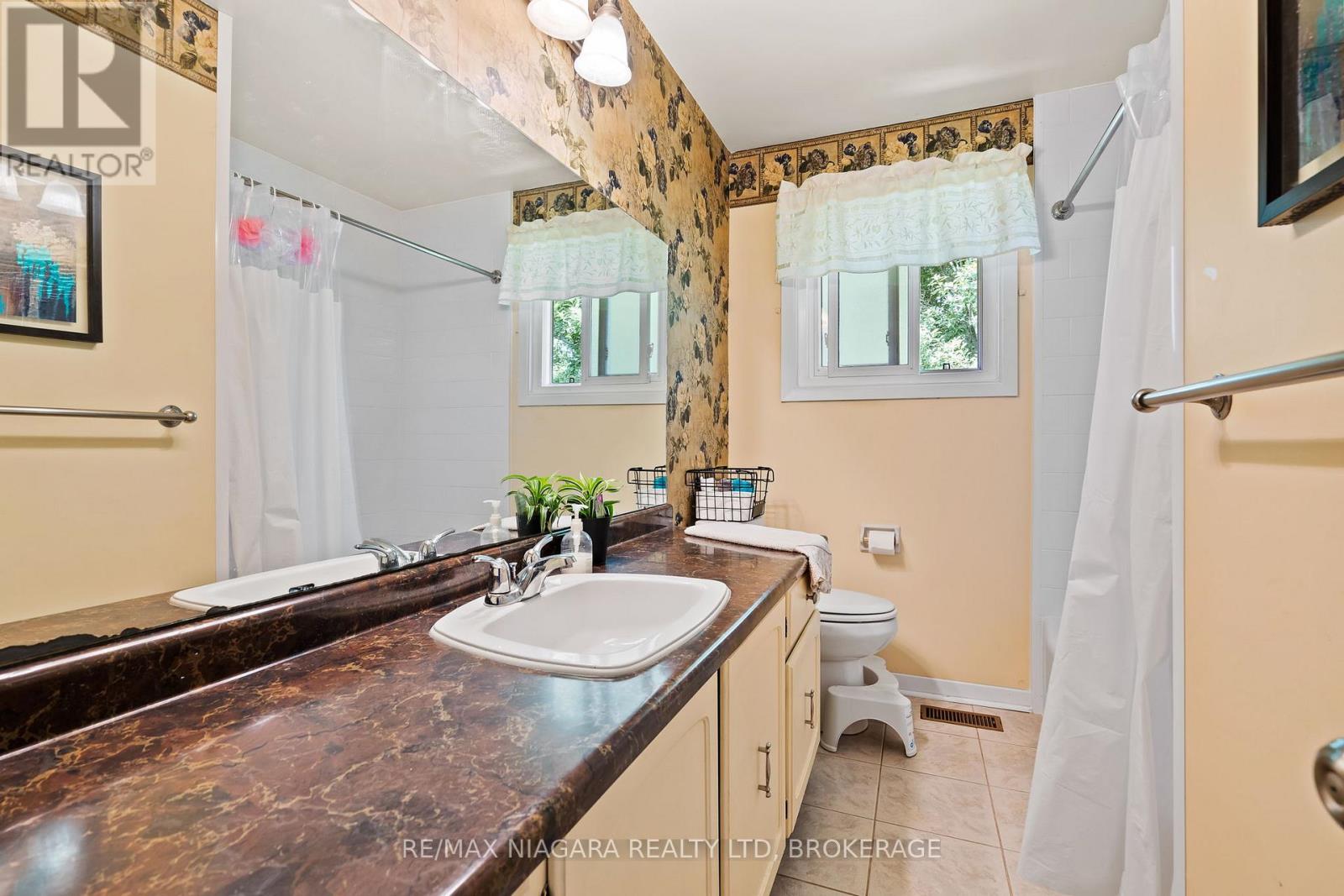 10960 Lakeshore Road, Wainfleet (Lakeshore), Ontario  L3K 5V4 - Photo 12 - X12315392
