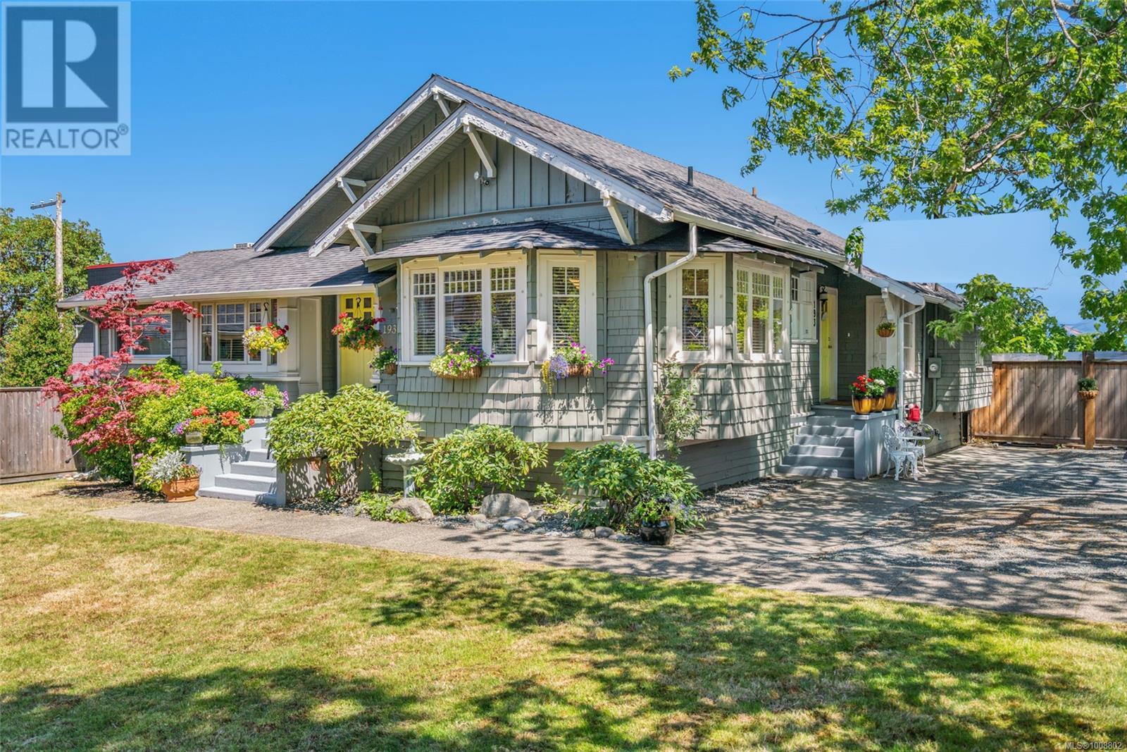 193 Memorial Ave, Parksville, British Columbia