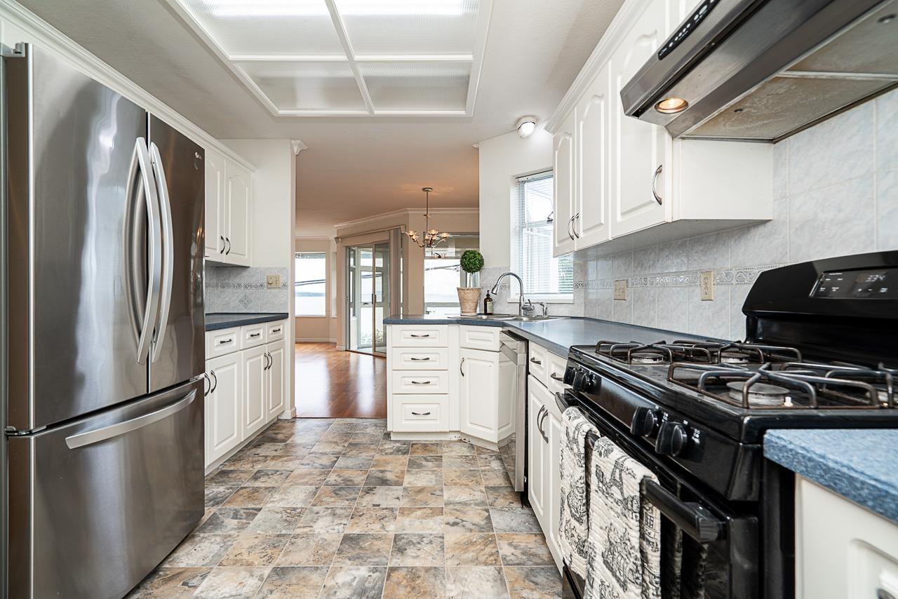 Listing Picture 6 of 21 : 15233 MARINE DRIVE, White Rock - 魯藝地產 Yvonne Lu Group - MLS Medallion Club Member