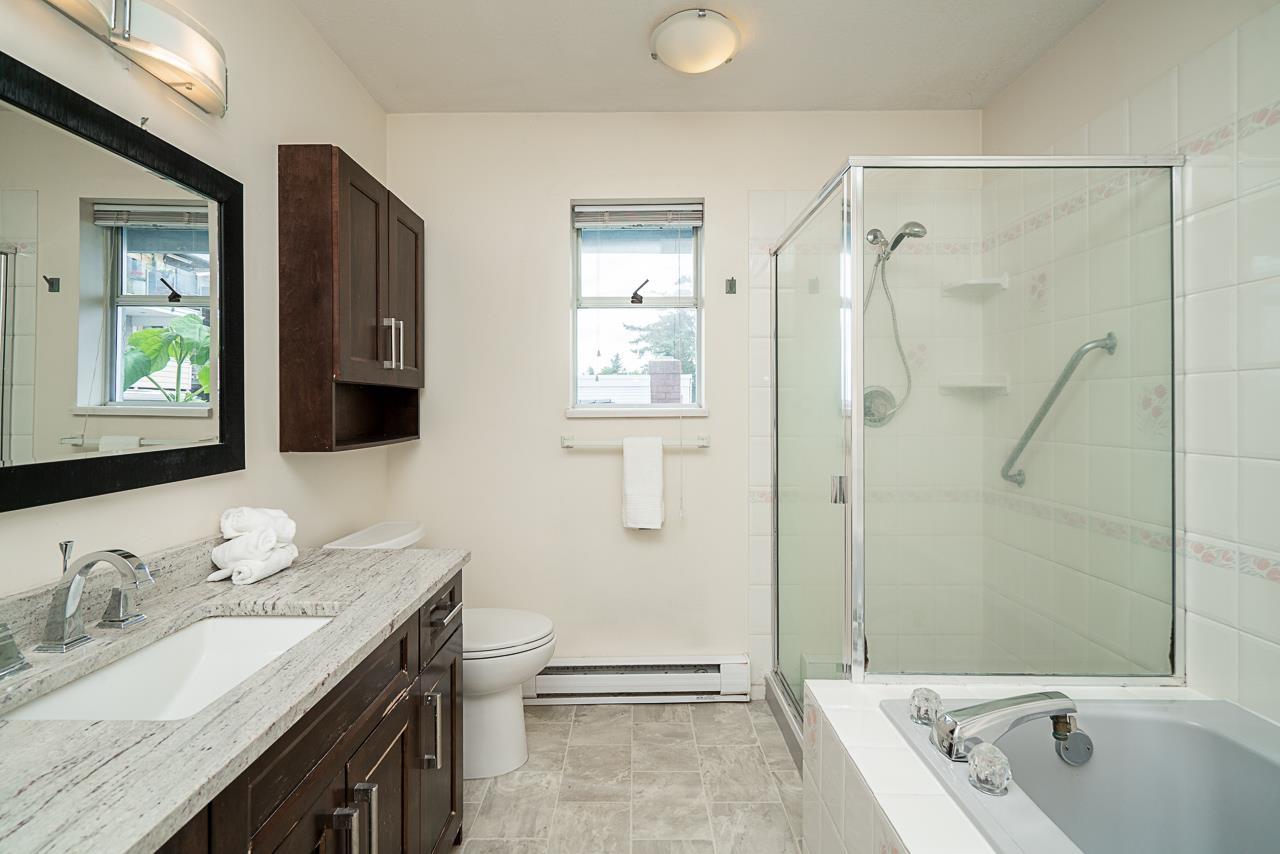 Listing Picture 12 of 21 : 15233 MARINE DRIVE, White Rock - 魯藝地產 Yvonne Lu Group - MLS Medallion Club Member