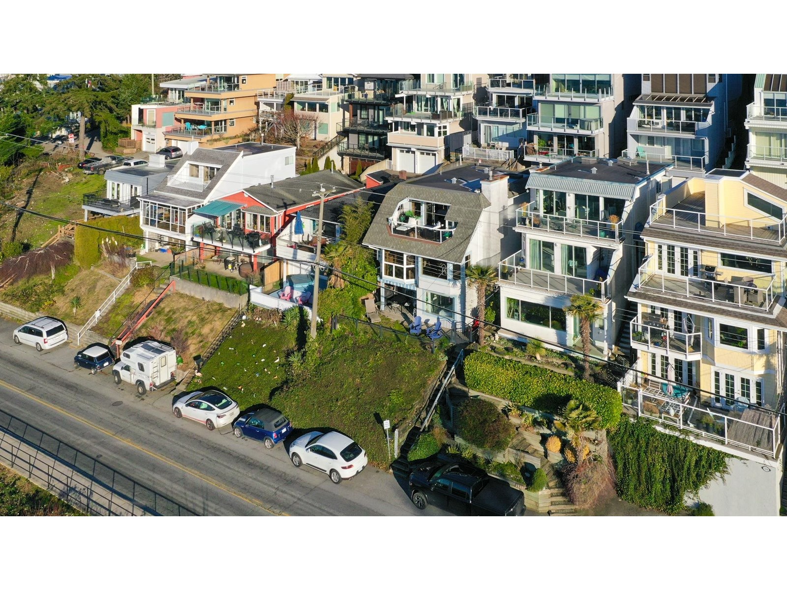 Listing Picture 19 of 21 : 15233 MARINE DRIVE, White Rock - 魯藝地產 Yvonne Lu Group - MLS Medallion Club Member