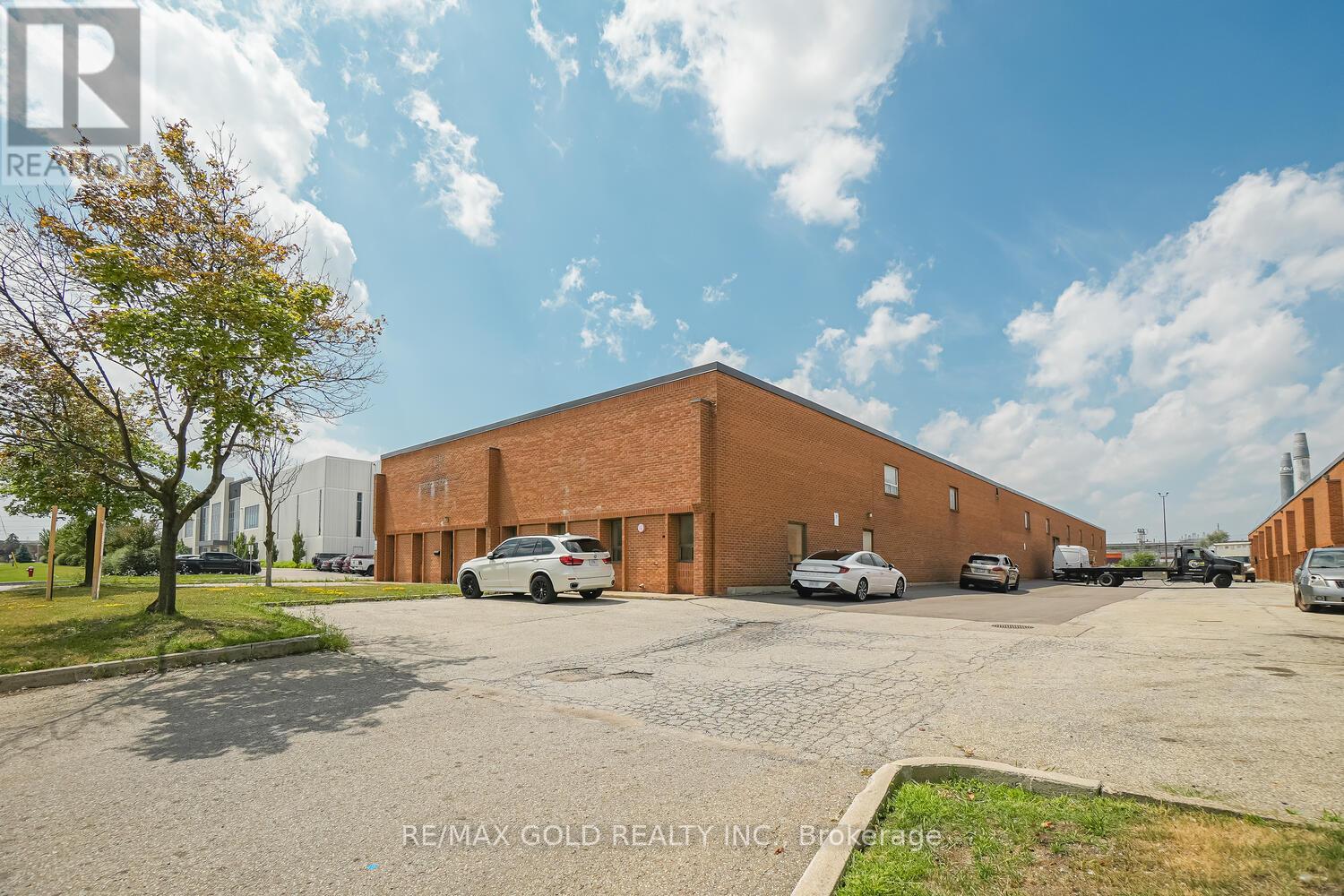 2579 Rena Road, Mississauga, Ontario  L4T 1G6 - Photo 3 - W12288346