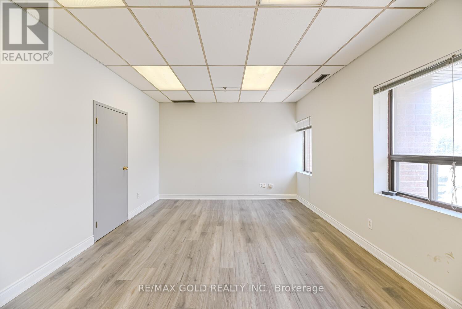 2579 Rena Road, Mississauga, Ontario  L4T 1G6 - Photo 14 - W12288346