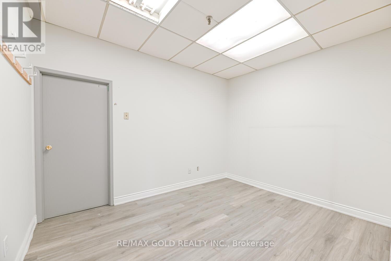 2579 Rena Road, Mississauga, Ontario  L4T 1G6 - Photo 16 - W12288346