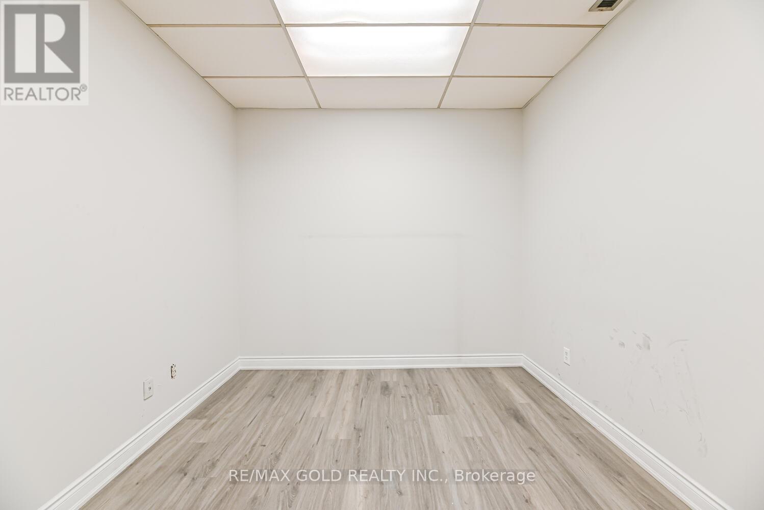 2579 Rena Road, Mississauga, Ontario  L4T 1G6 - Photo 17 - W12288346