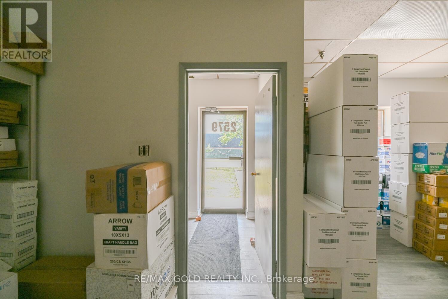 2579 Rena Road, Mississauga, Ontario  L4T 1G6 - Photo 4 - W12288346