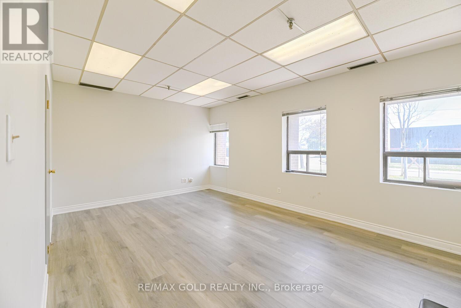 2579 Rena Road, Mississauga, Ontario  L4T 1G6 - Photo 13 - W12288346
