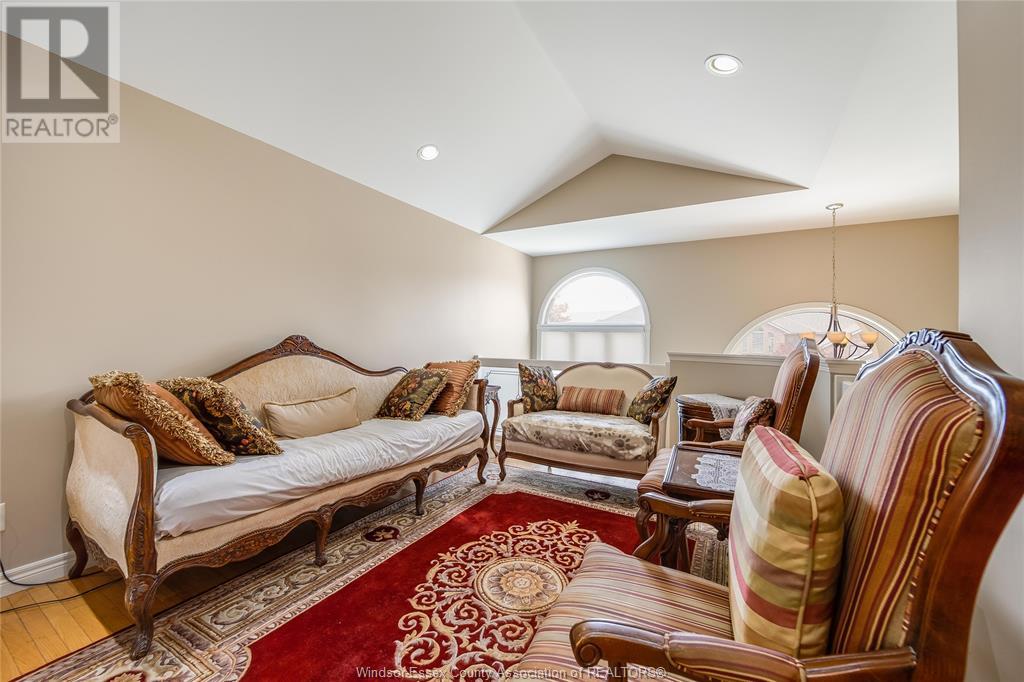 Property at 160 BRANTON CRESCENT image 4