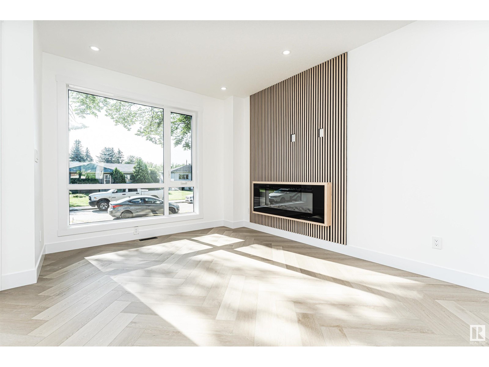 Property at 9624 86 ST NW image 1