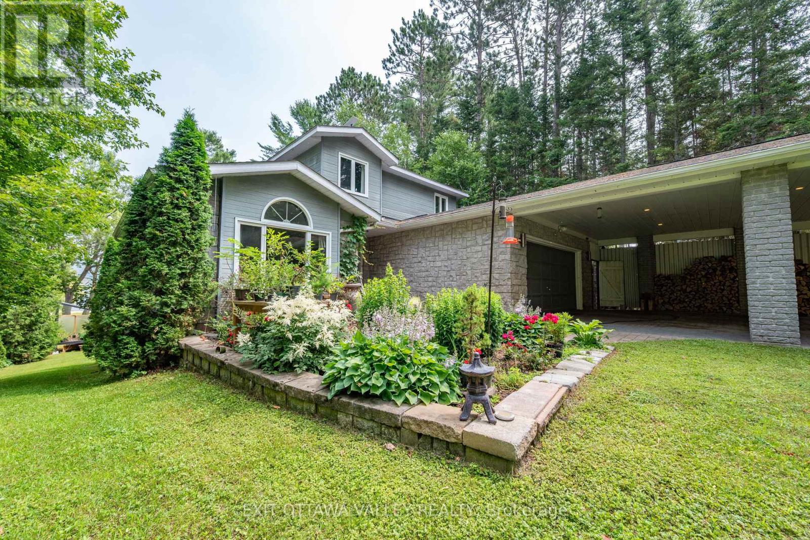 10 RYANS CAMP LANE, Laurentian Hills, Ontario