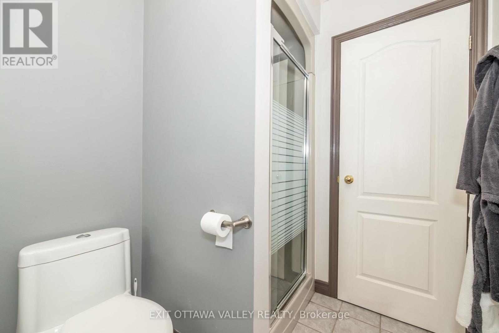 10 Ryans Camp Lane, Laurentian Hills, Ontario  K0J 1P0 - Photo 17 - X12315460