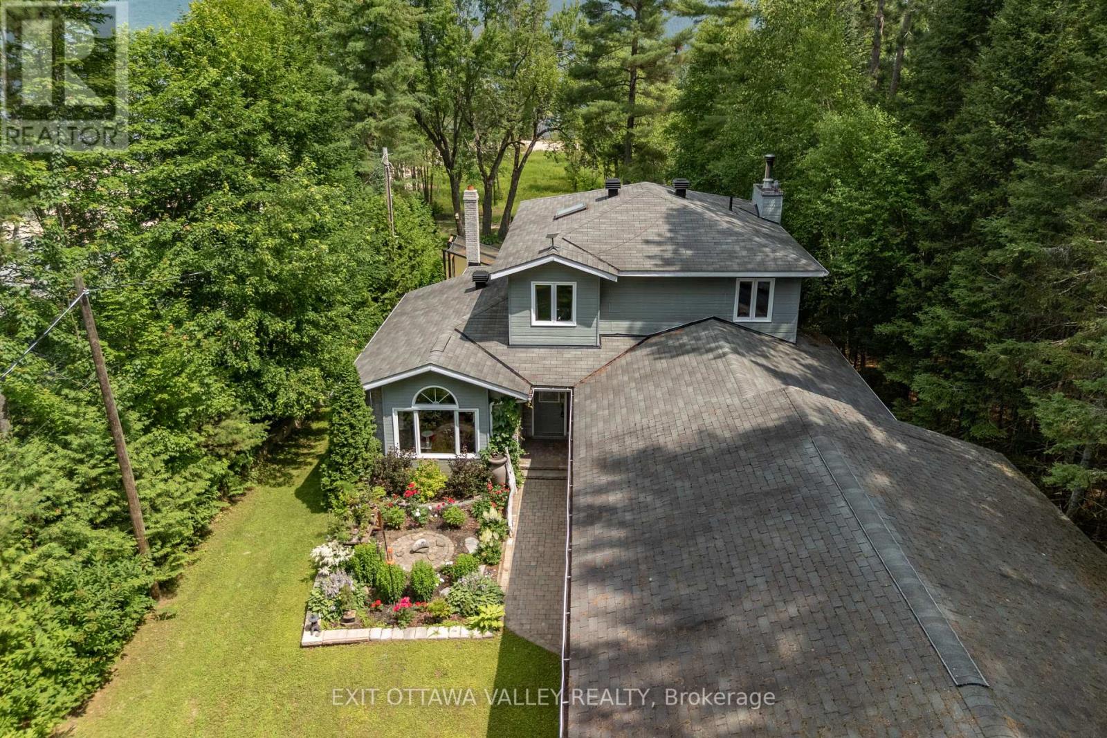 10 Ryans Camp Lane, Laurentian Hills, Ontario  K0J 1P0 - Photo 2 - X12315460