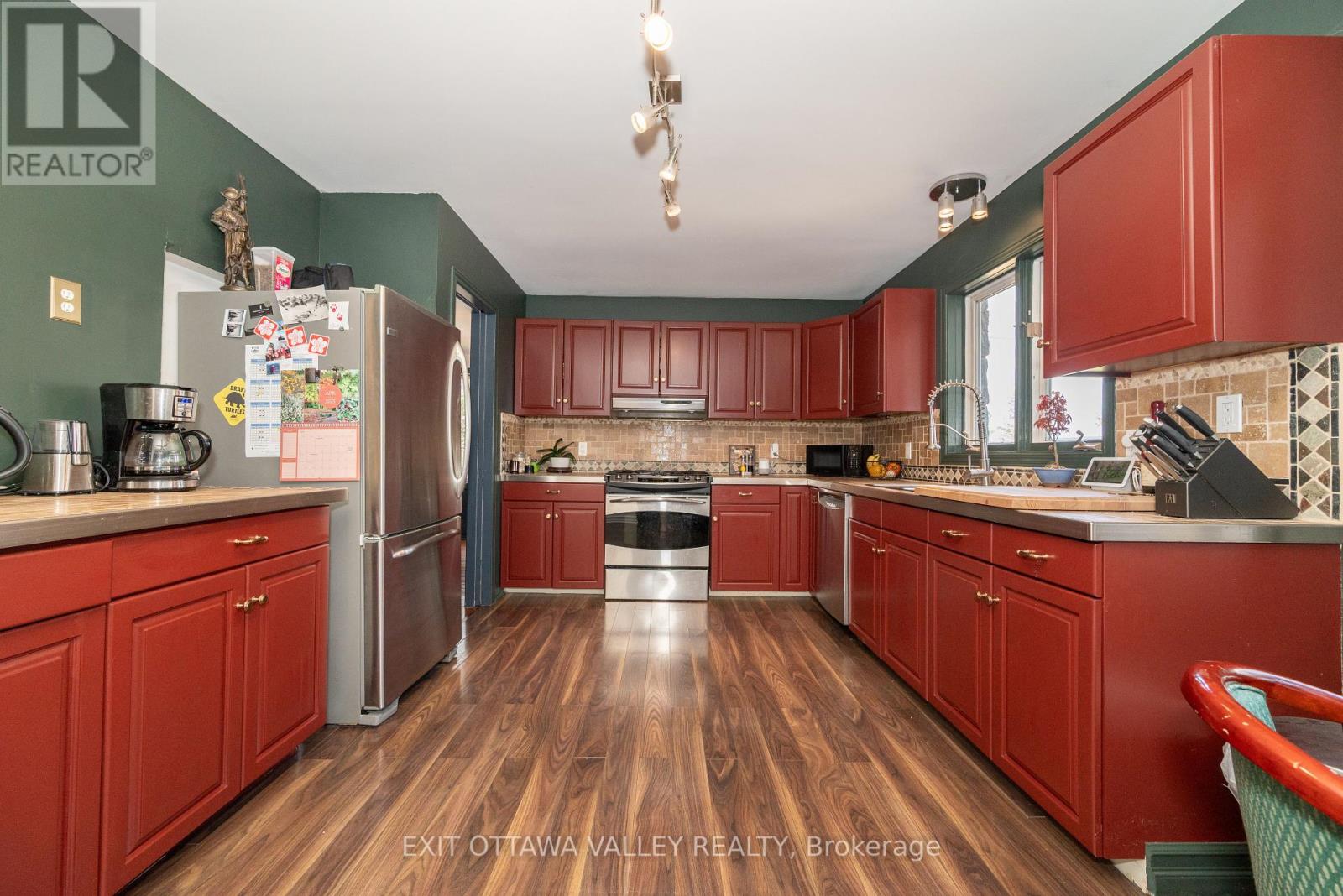 10 Ryans Camp Lane, Laurentian Hills, Ontario  K0J 1P0 - Photo 7 - X12315460