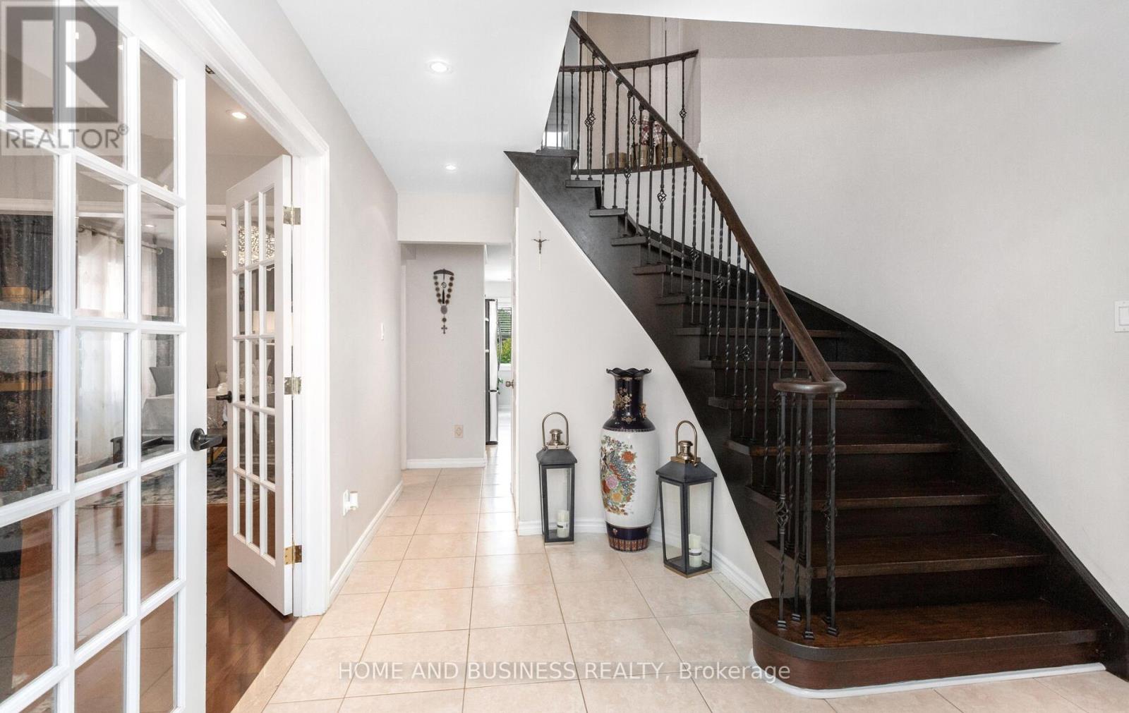 Property at 6919 HICKLING CRESCENT image 4