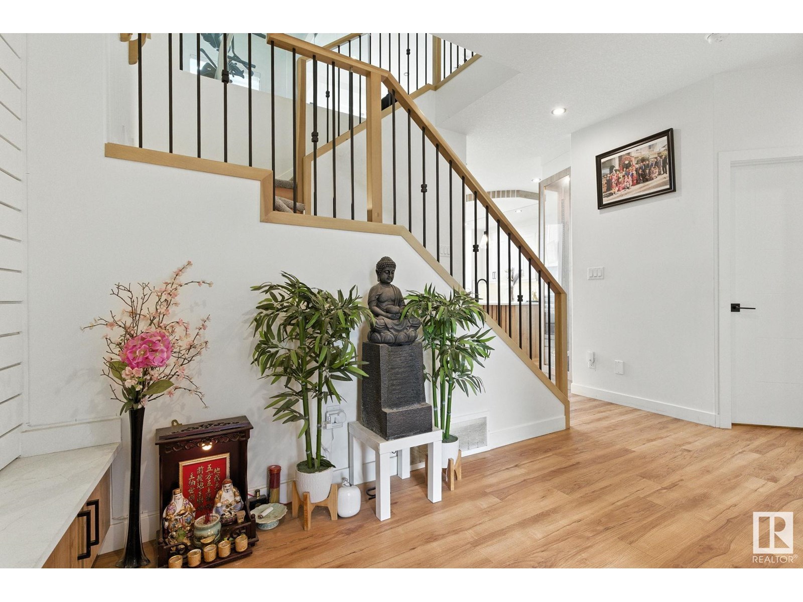 Property at 1048 GOLDFINCH WY NW image 2