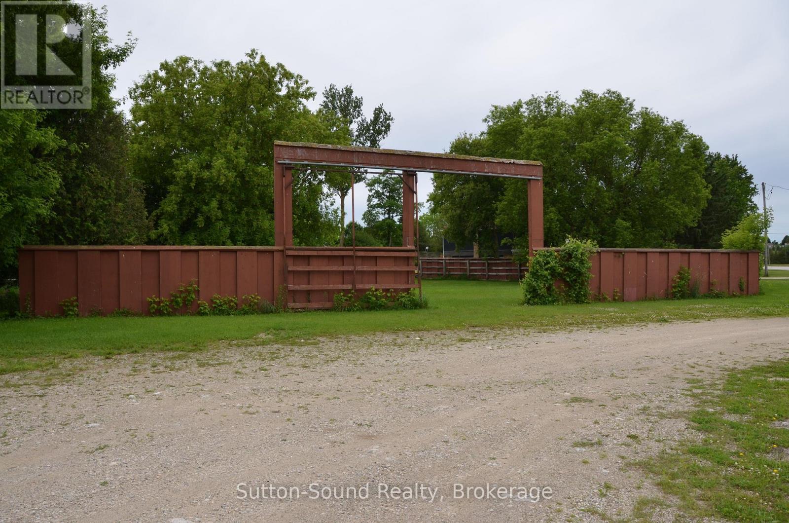 402432 Grey Road 4, West Grey, Ontario  N0H 1R0 - Photo 13 - X12315464